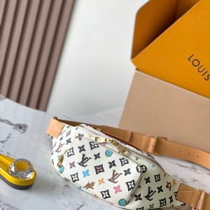 ルイヴィトン バムバッグ コーデ