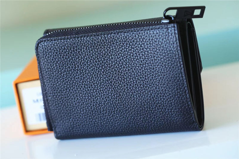 ルイヴィトン アウトレット 店舗 LOUIS VUITTON LV AEROGRAM ポルトフォイユ・パイロット スカイ M81740 ルイヴィトン 財布 二つ折り 小銭入れあり - 画像 (9)