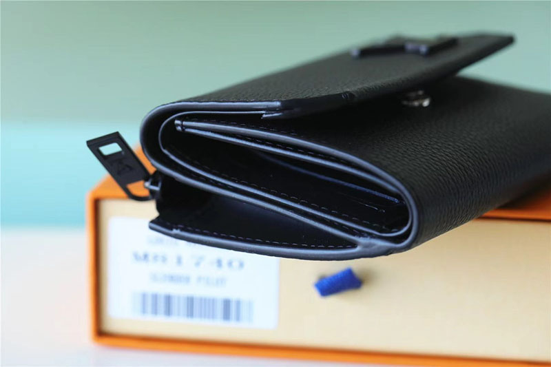 ルイヴィトン アウトレット 店舗 LOUIS VUITTON LV AEROGRAM ポルトフォイユ・パイロット スカイ M81740 ルイヴィトン 財布 二つ折り 小銭入れあり - 画像 (8)