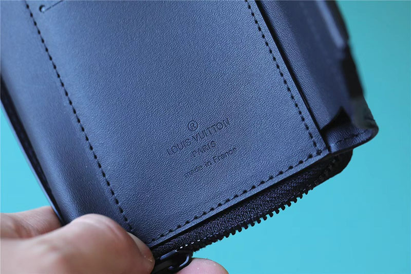 ルイヴィトン アウトレット 店舗 LOUIS VUITTON LV AEROGRAM ポルトフォイユ・パイロット スカイ M81740 ルイヴィトン 財布 二つ折り 小銭入れあり - 画像 (2)