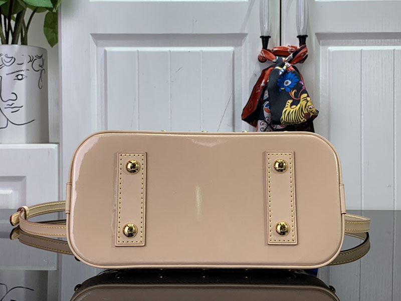 ルイヴィトン並行輸入品 LOUIS VUITTON アルマ BB ブルー モノグラムヴェルニ lv301944 ルイヴィトン ヴェルニ バッグ - 画像 (7)