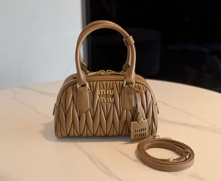 MIUMIU バッグ アウトレット